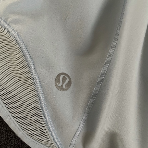 ❌SOLD❌Lululemon Hotty Hot 2.5” lined shorts - Picture 3 of 5